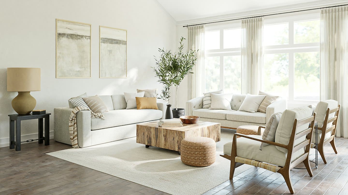 Woonkamer met neutrale banken, houten fauteuils en salontafel.